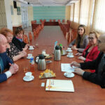 Grupa robocza projektu na sali konferencyjnej